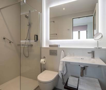 PREMIER SUITES PLUS Amsterdam Bathroom in Apartments Lofts 4