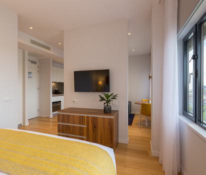 One_Bedroom_Apartment_View_from_Bedroom_PREMIER_SUITES_PLUS_Rotterdam.jpg